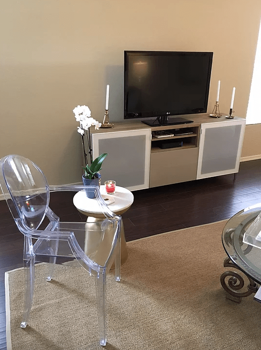 Long-Term House Plans: Living Room {Details Blog}