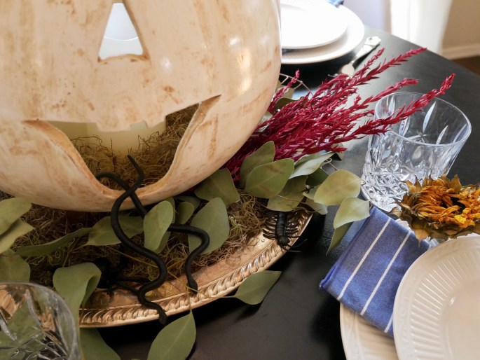 Halloween Floral Table Setting {Details Blog}