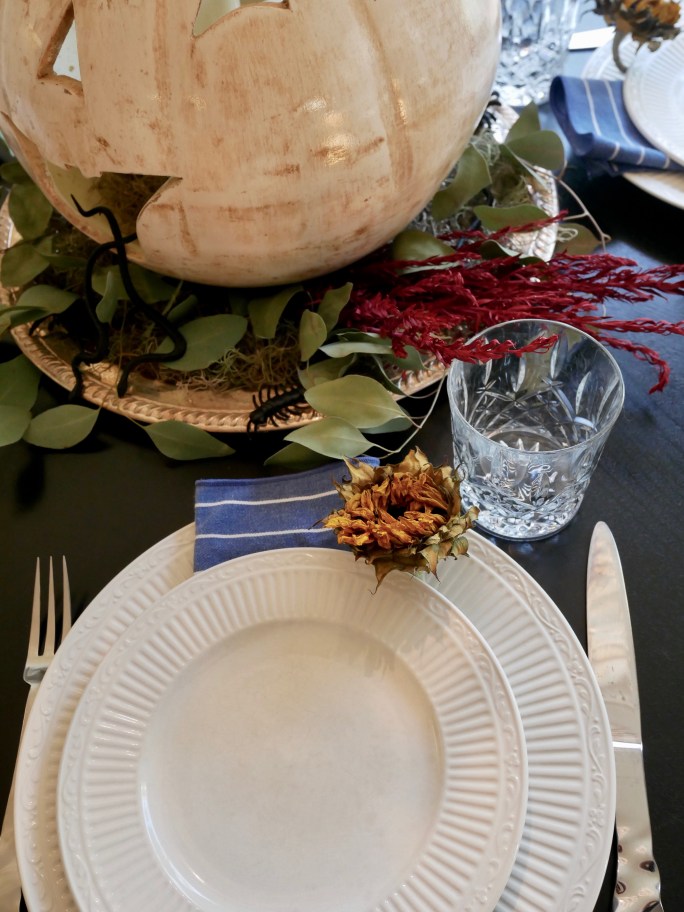 Halloween Floral Table Setting {Details Blog}