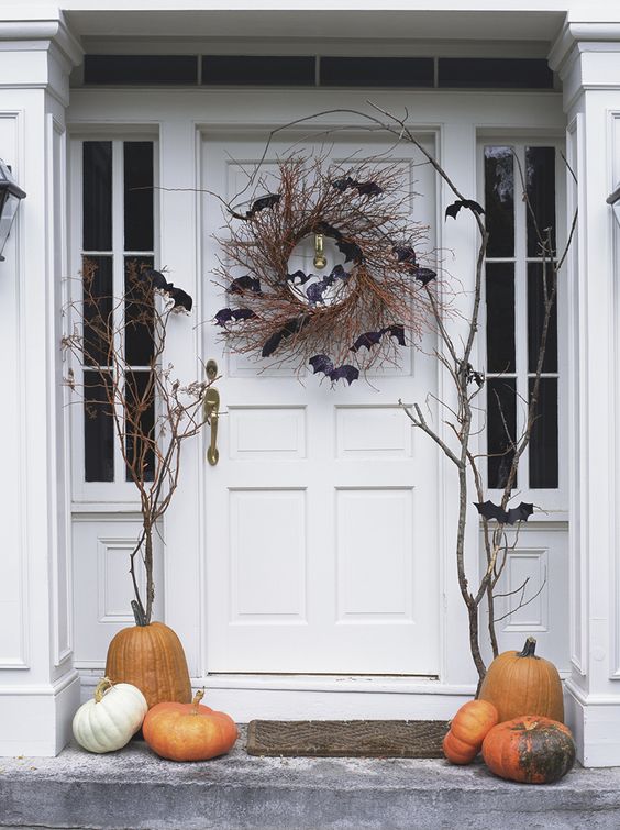 Pretty Outdoor Halloween Decor {Details Blog}