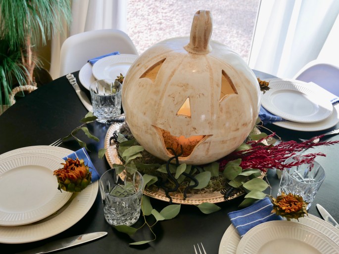 Halloween Floral Table Setting {Details Blog}