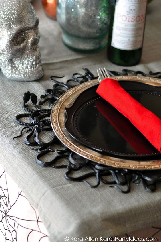 8 Festive DIY Halloween Projects {Details Blog}