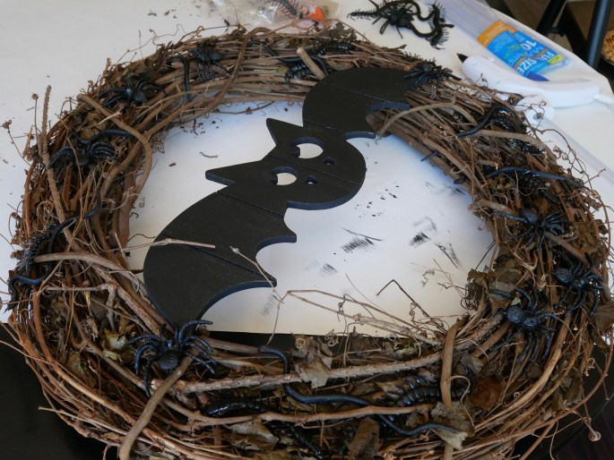 DIY Creepy Crawly Halloween Wreath {Details Blog}