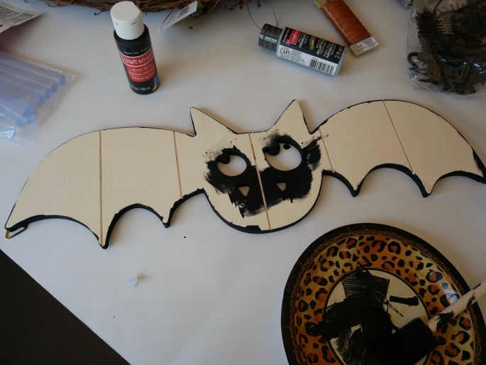 DIY Creepy Crawly Halloween Wreath {Details Blog}