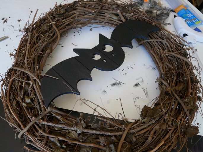 DIY Creepy Crawly Halloween Wreath {Details Blog}