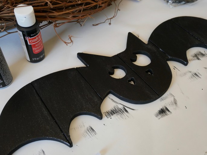 DIY Creepy Crawly Halloween Wreath {Details Blog}