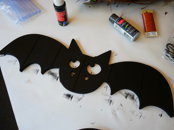 DIY Creepy Crawly Halloween Wreath {Details Blog}