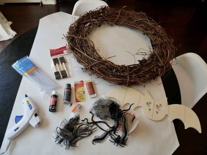 DIY Creepy Crawly Halloween Wreath {Details Blog}