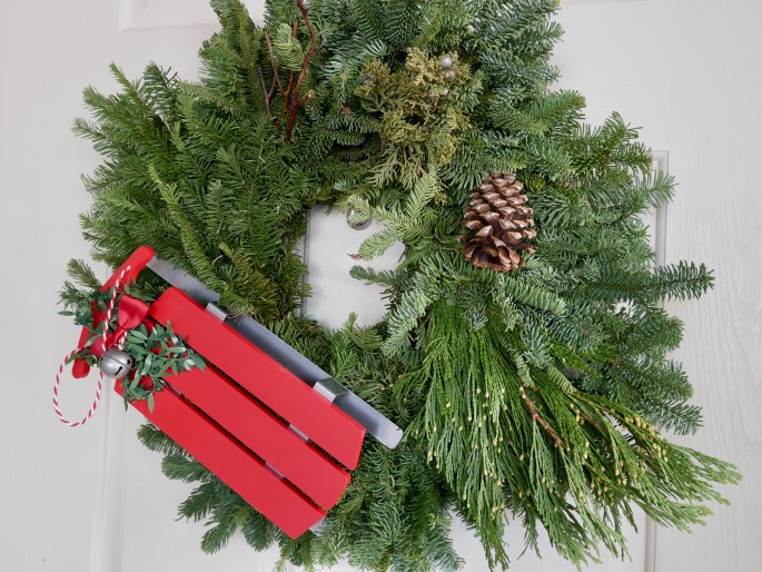 Super Simple DIY Christmas Wreath {Details Blog}