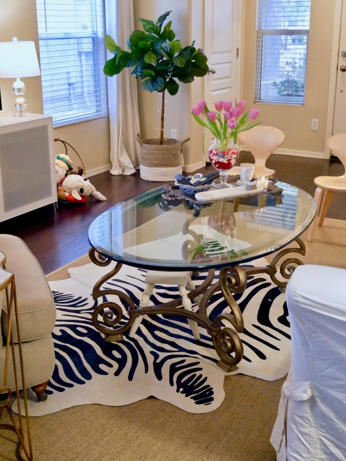 Simple Valentine's Day Garland + Centerpiece {Details Blog}