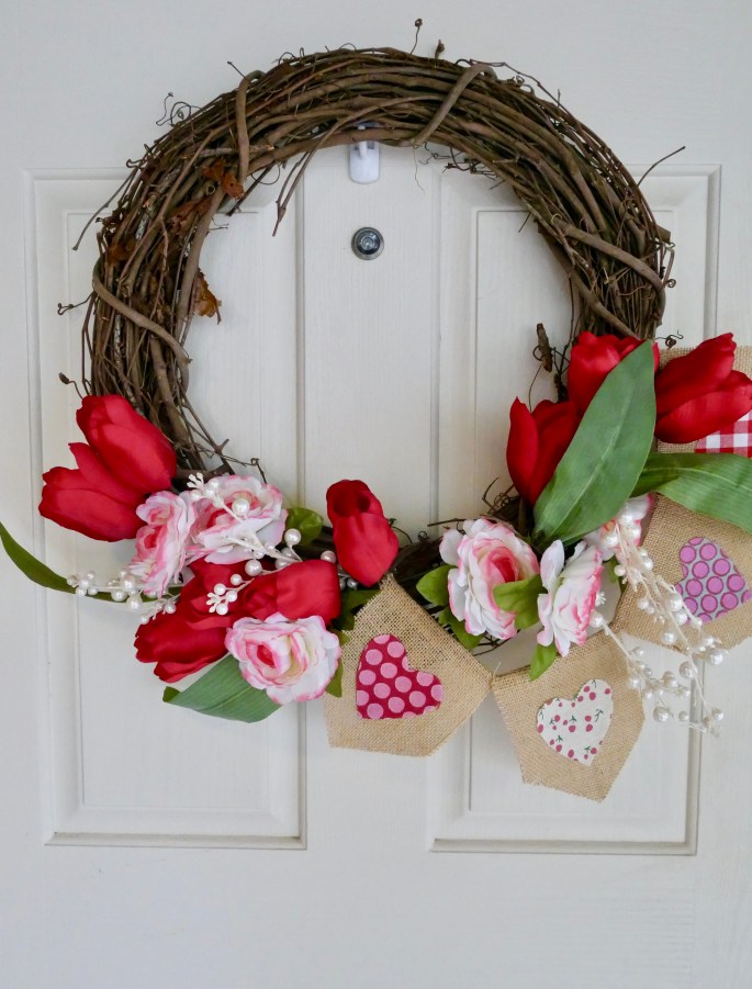 Simple Valentine's Day Garland + Centerpiece {Details Blog}