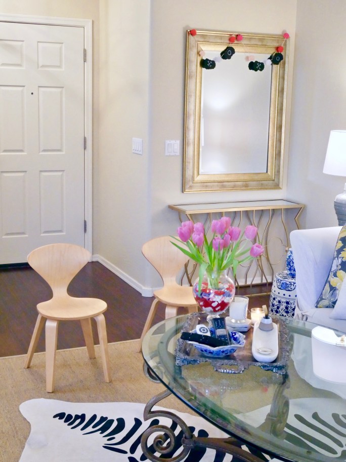 Simple Valentine's Day Garland + Centerpiece {Details Blog}